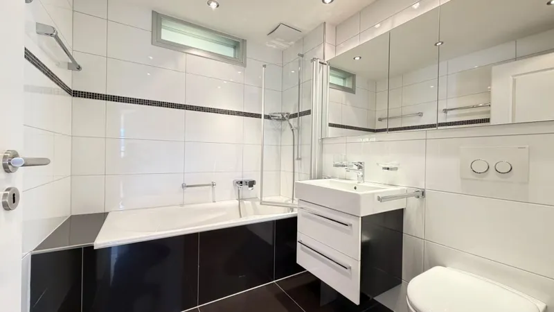 Grosszügige 5.5-Zimmer-Wohnung mit Balkon & Tiefgarage - Photo 3