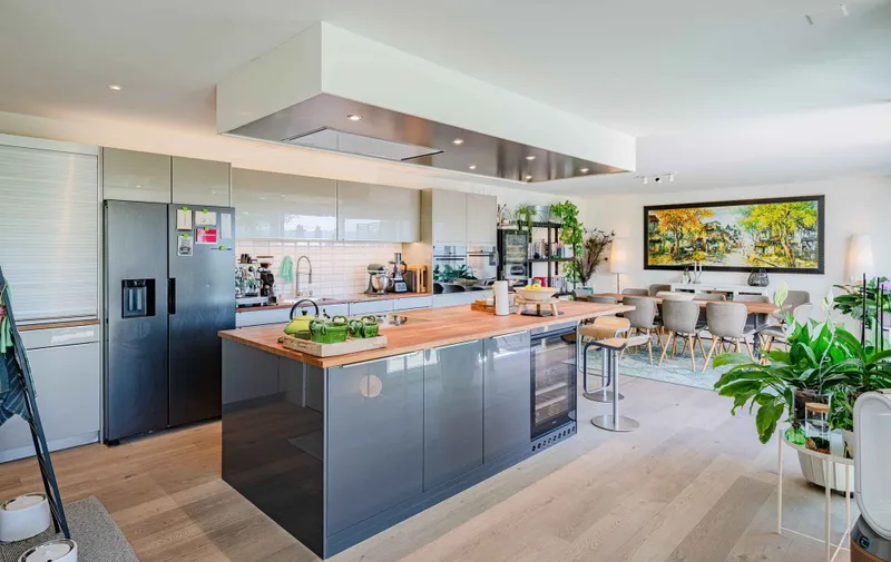 SPACIOUS, HIGH-QUALITY, AND WELL-THOUGHT-OUT—400 M² FOR A VARIETY OF USES - Photo 3