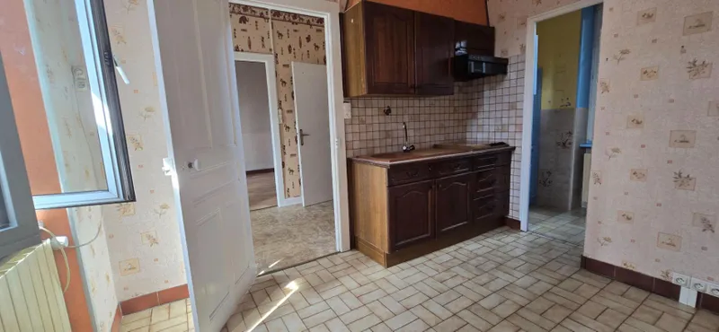 LURE - Maison avec jardin à rénover ? Idéale premier achat ou investissement - Photo 3