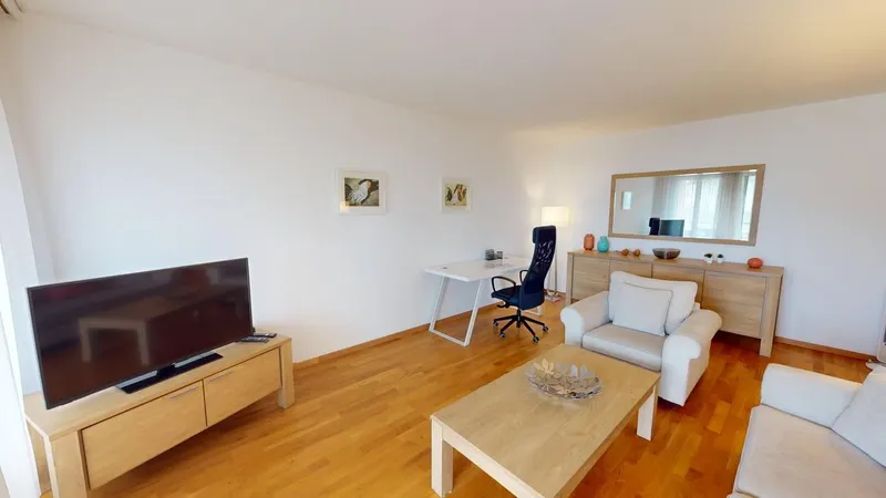 Spacious 2-Bed,2 Bath Apartment with Parking, Balcony and Lake View! - Photo 5