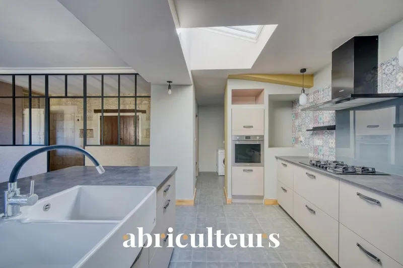 Maison de caractère - 242 m² - Saintes - Photo 4