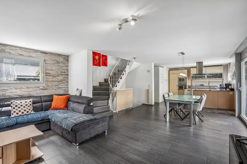 Raum für Generationen: Freistehendes Einfamilienhaus mit Einliegerwohnung und Studio - Photo 2