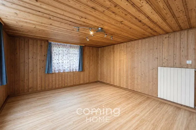 Charmantes Bergdomizil: Sonnige 4.5-Zimmer-Wohnung mit 2 Balkonen in Eischoll - Photo 3