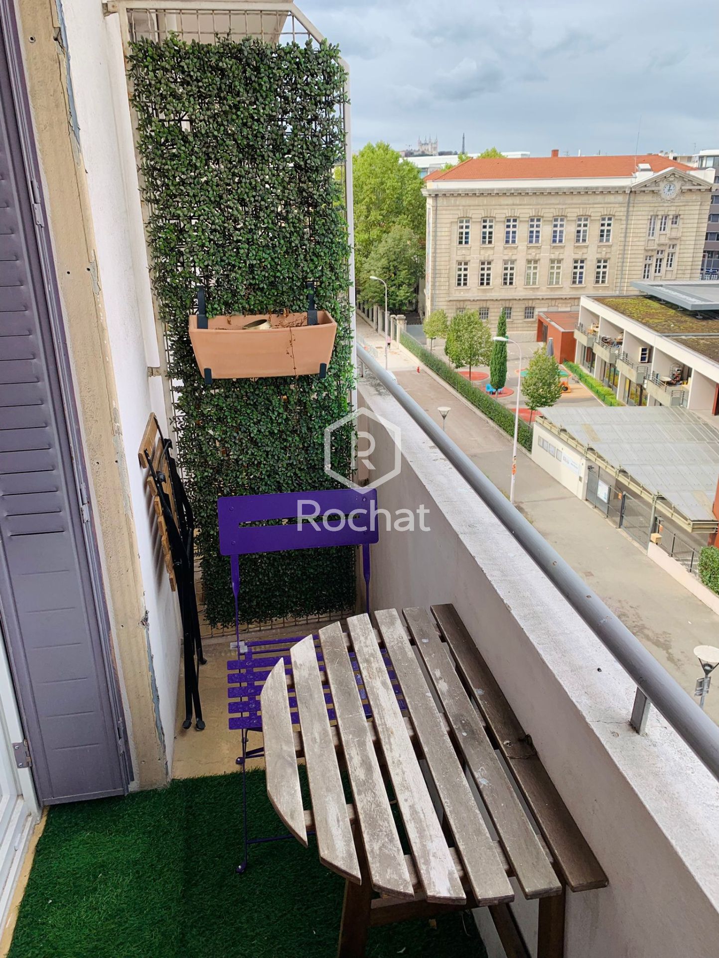 Appartement T2 de 44 m2 avec balcon et cave   Lyon 7e