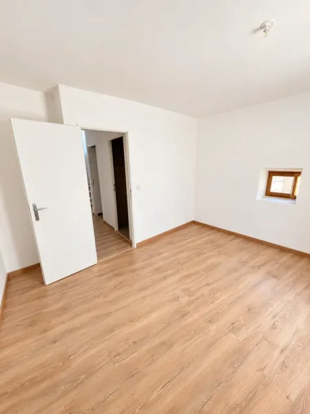 Maison de village rénovée de 80 m² au cœur du centre historique - Photo 3