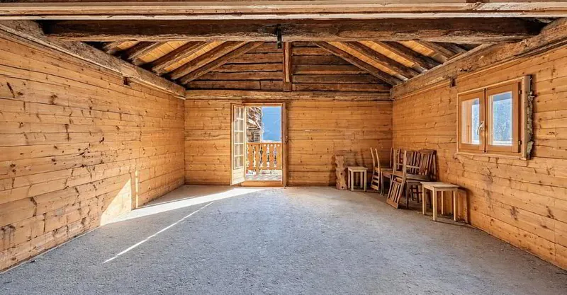 Chalet à rénover – L'âme d'une grange alpine à Sarreyer - Photo 3