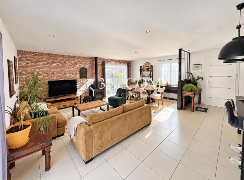 MAISON FAMILIALE AVEC PISCINE ET BEAU POTENTIEL ! - Photo 3