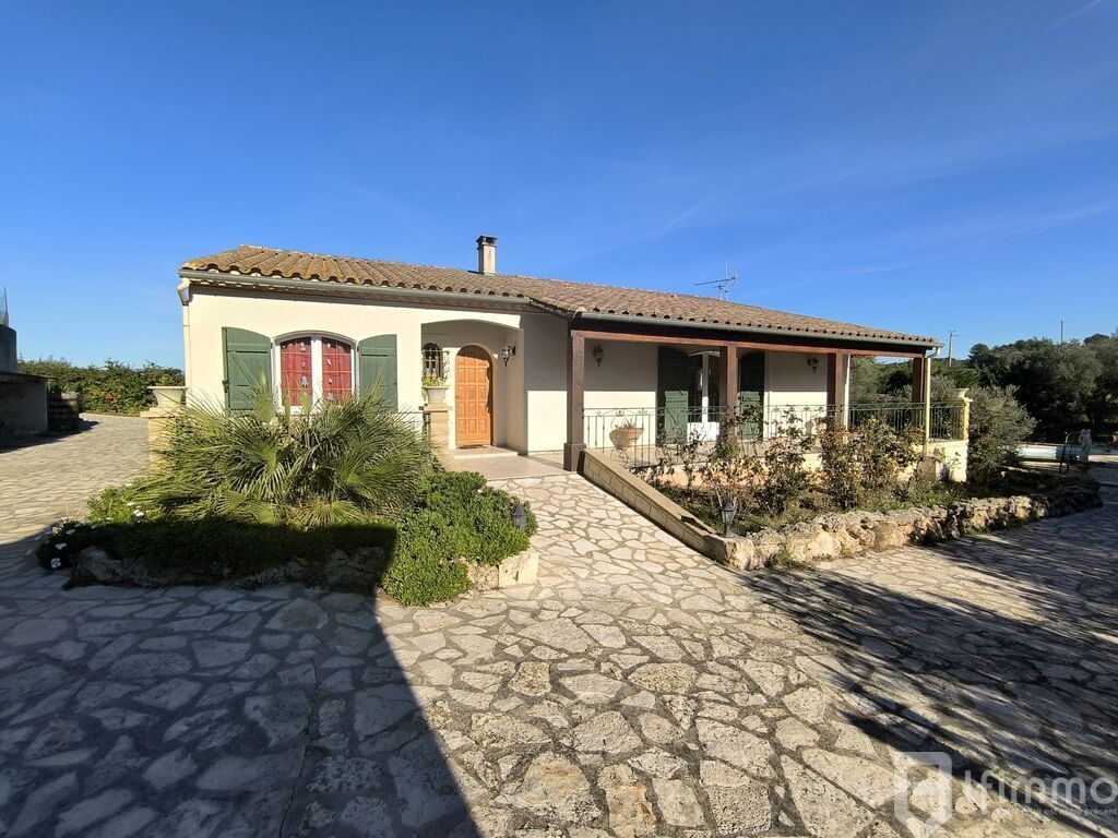 Villa d'exception de 140 m2, jardin de 3006 m2 arborés, et pisci