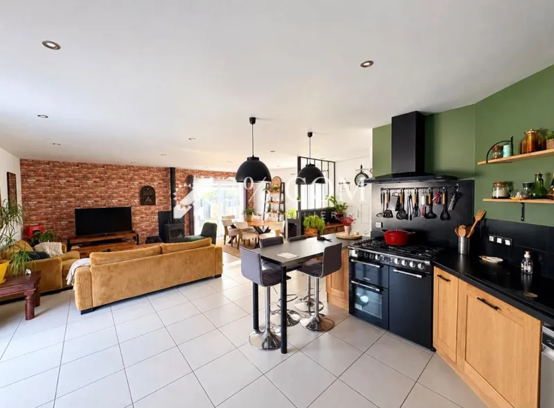 MAISON FAMILIALE AVEC PISCINE ET BEAU POTENTIEL ! - Photo 2