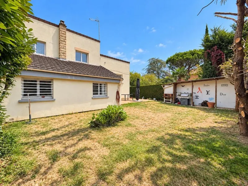 BRUNOY – Maison pleine de charme avec jardin de plus de 300 m² - Photo 2