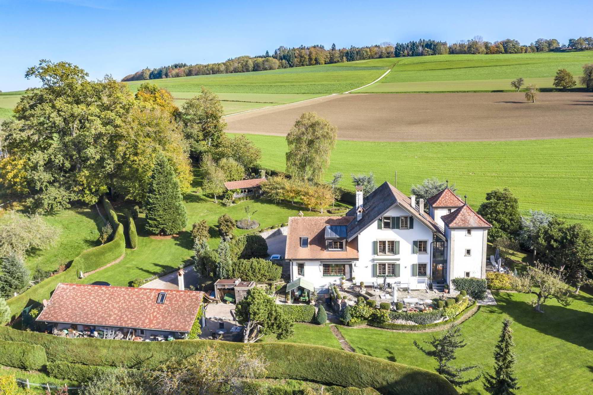 Splendid mansion on the outskirts of Lausanne