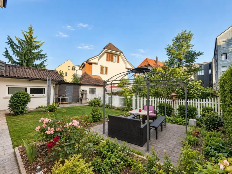 ATTRAKTIVES MEHRFAMILIENHAUS IN ZENTRALER LAGE - TOP RENDITE 5.8 % - Photo 3
