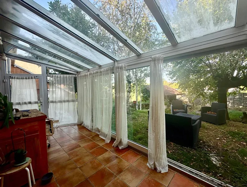 Maison de caractère avec jardin clos et garage - Photo 4