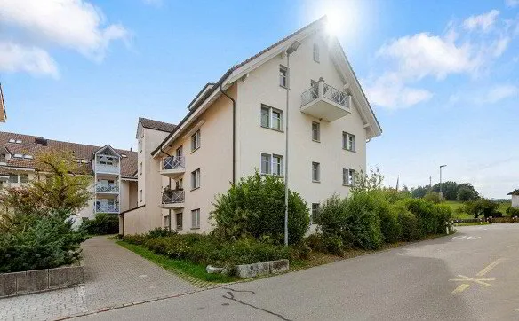 Gepflegte 3.5-Zimmerwohnung mit sonnigem Balkon und Blick ins Grüne - Photo 3