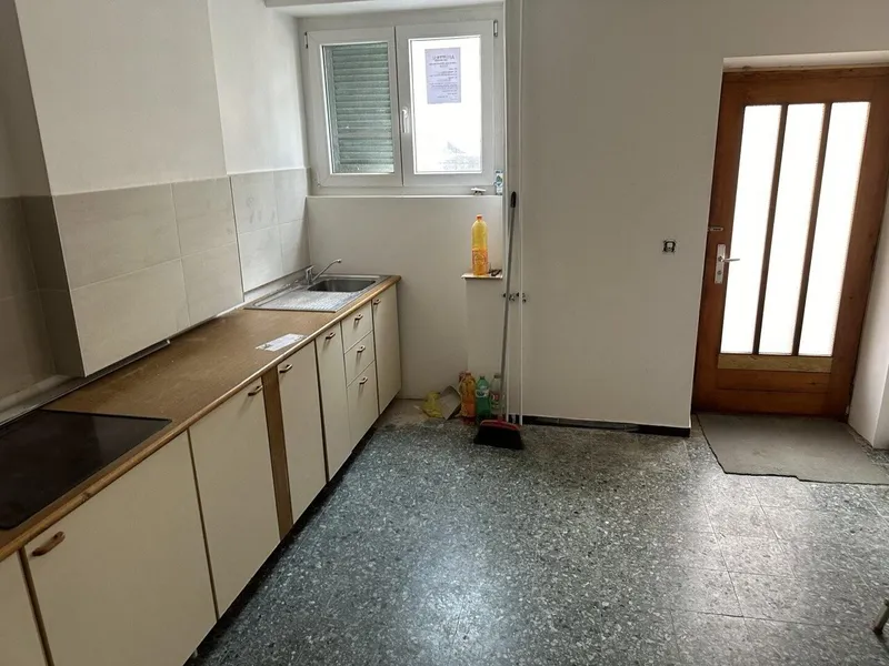 3 1/2-Zimmer-Dorfhaus mit kleinem Sitzplatz an sehr ruhiger, sonniger Aussichtslage / 3 1/2-Zimmer-Dorfhaus mit kleinem Sitzplatz an sehr ruhiger, sonniger Aussichtslage - Photo 2