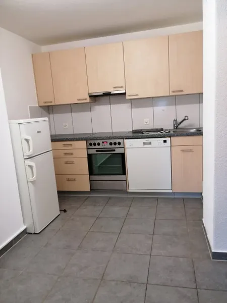 Weiträumige und helle 2.5 Zimmerwohnung zu vermieten - Photo 3
