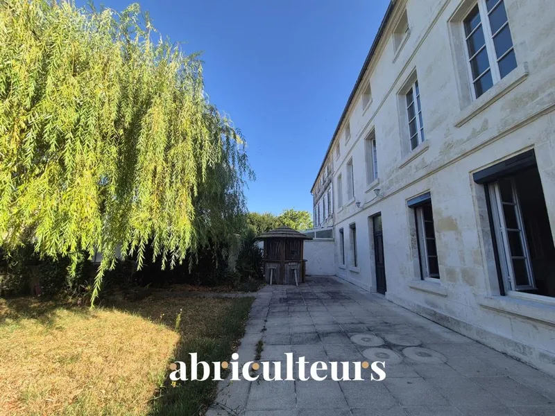 Maison de caractère - 242 m² - Saintes - Photo 2