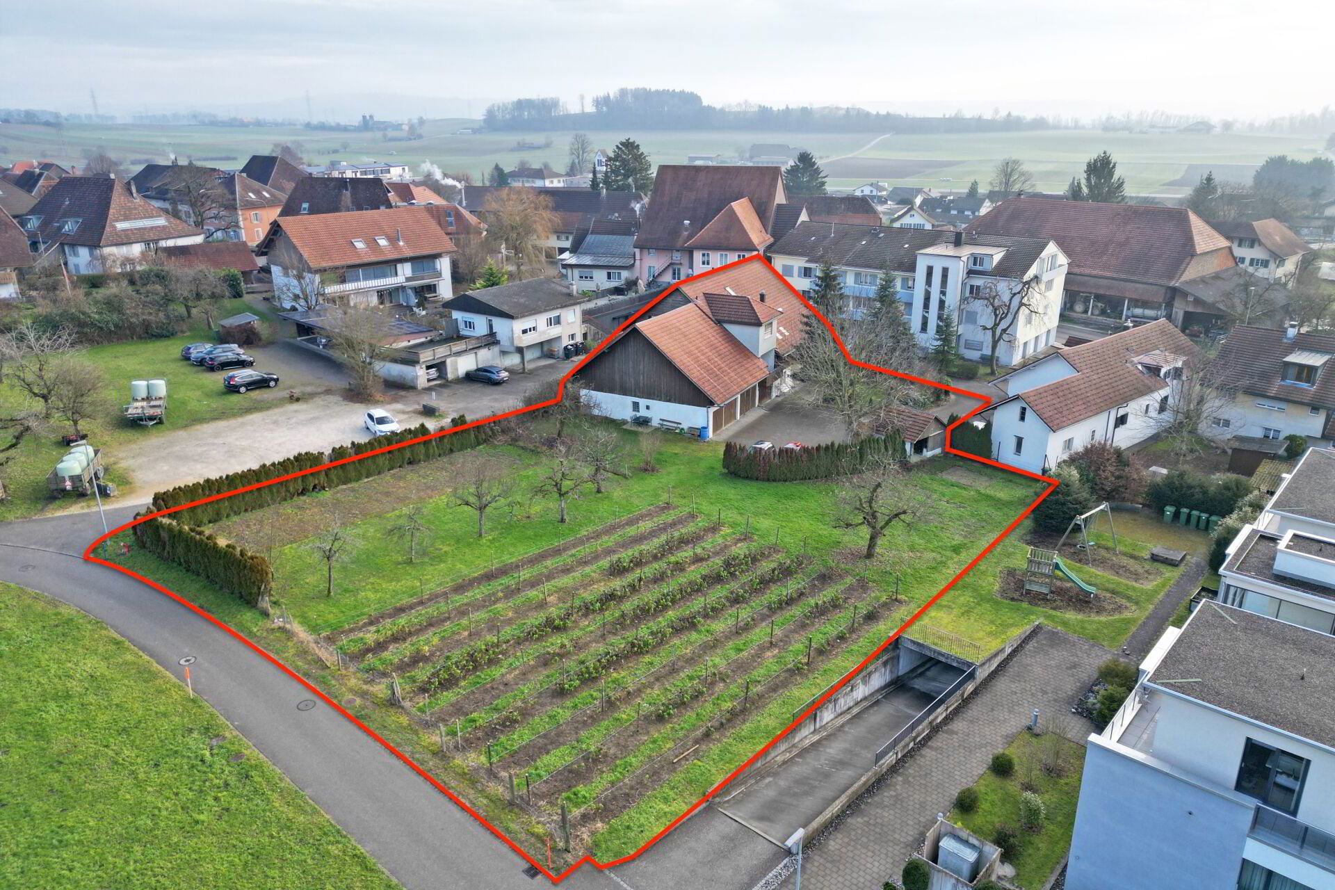 MEHRFAMILIENHAUS MIT BAULANDRESERVE