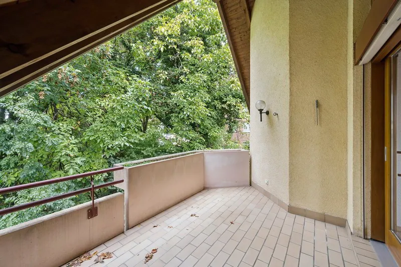 Charmante 3½-Zimmer-Dachwohnung mit Cheminée und Balkon in Arlesheim - Photo 4
