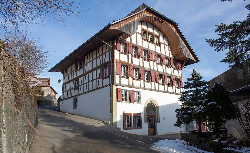 Charmante 3-Zimmer-Wohnung in historischem Gebäude in