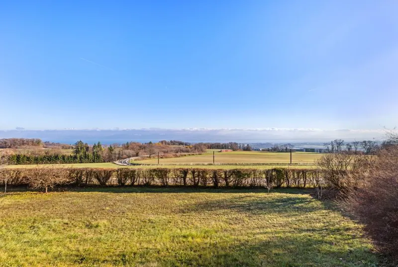 Emplacement exceptionnel sur les hauteurs de Genolier – Vue à couper le souffle - Photo 4