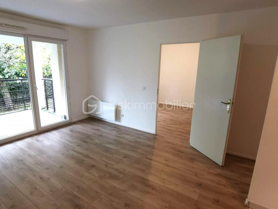Appartement une chambre en plein centre ville, vue sur la nature, très calme