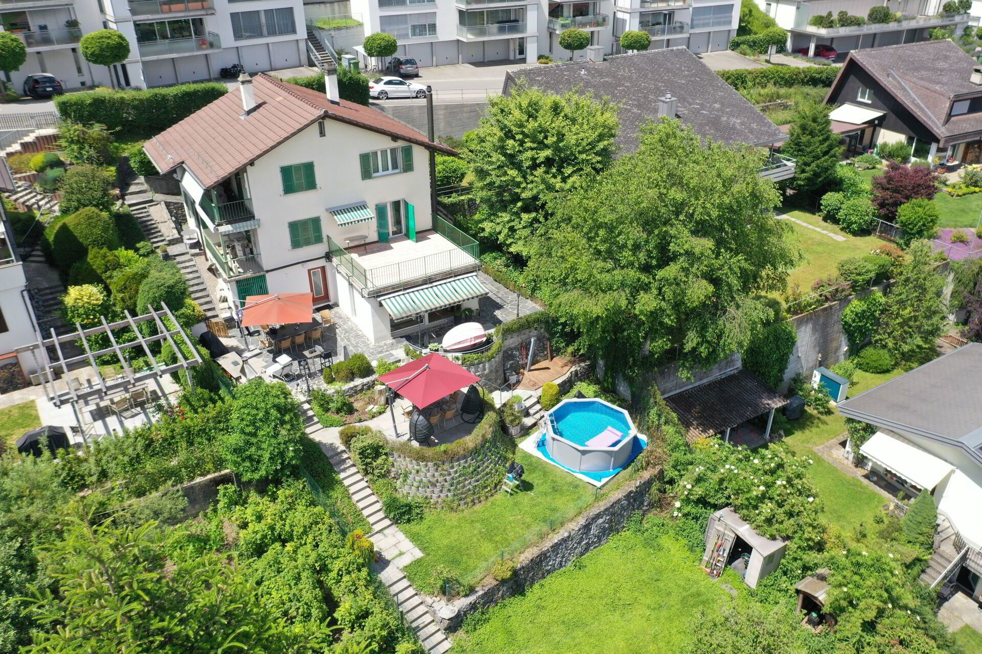 SPACIOUS SINGLE-FAMILY HOUSE WITH TWO RESIDENTIAL UNITS AND UNOBSTRUCTED MOUNTAIN VIEWS