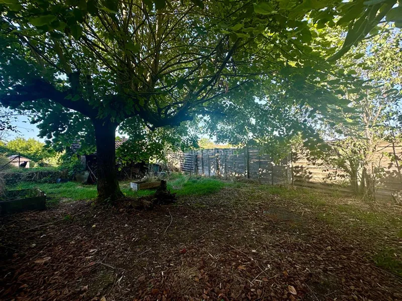 Maison de caractère avec jardin clos et garage - Photo 2