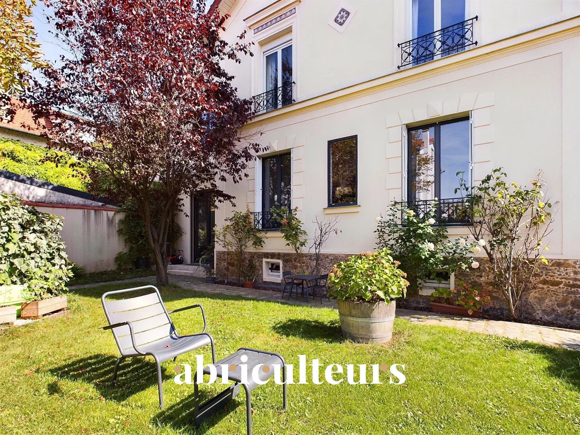 Maison 7 pièces avec jardin paysagé – Centre de Courbevoie
