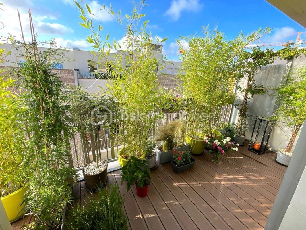 RARETÉ À LA VENTE – 3 PIÈCES AVEC TERRASSE EN HYPER-CENTRE