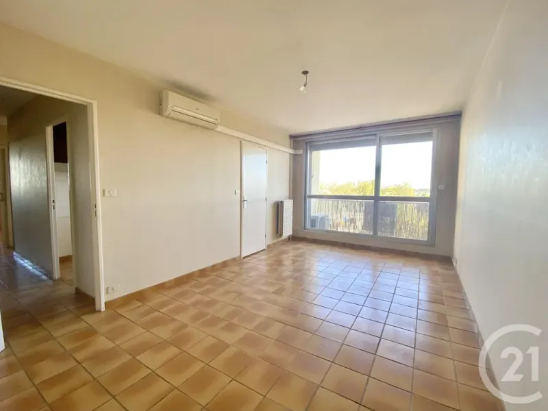 Appartement à louer, 3 pièces, Arles