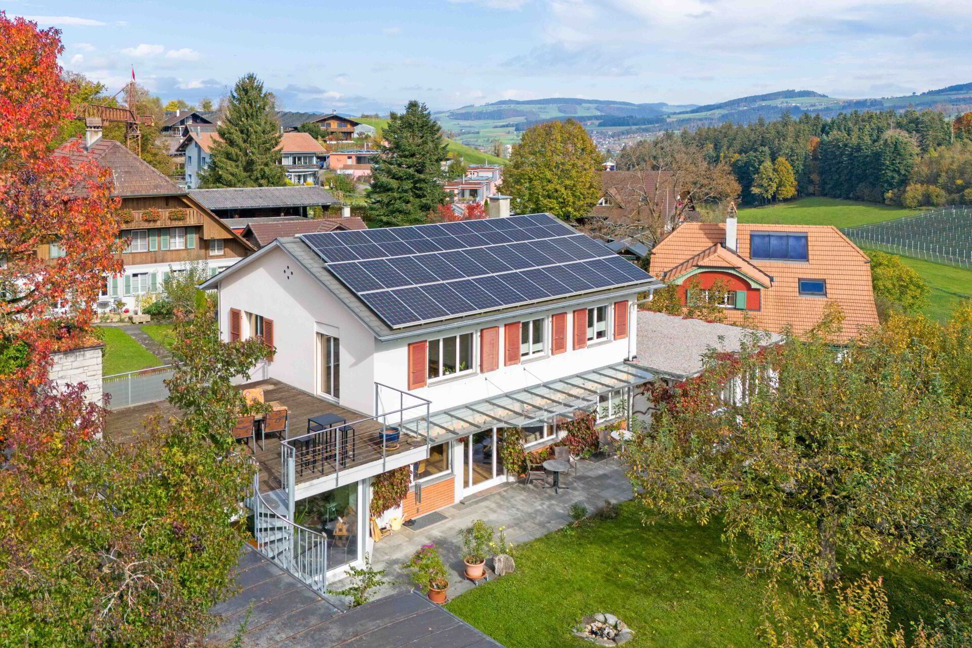 Charmantes Ärztehaus in Kirchdorf: Mit Praxis, Doppelgarage, Solaranlage und Garten-Oase!