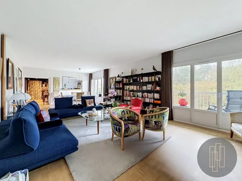 Rare - Type 5 dernier étage - 138 m², balcon 16 m², double garage, parking extérieur et cave - Photo 4