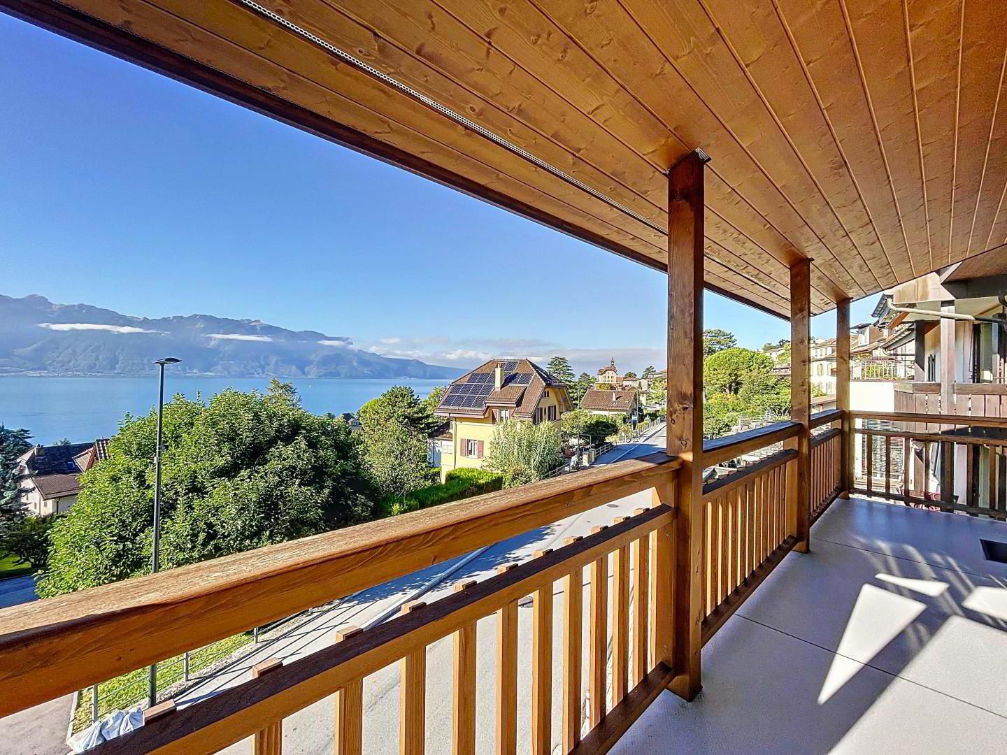 Cachet et vue imprenable sur le Lac, en plein cœur du village !