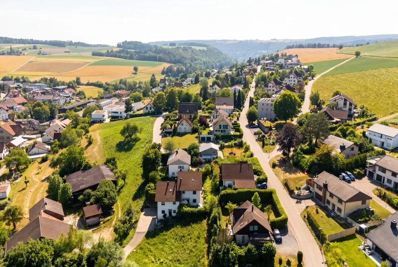 CHARMING SEMI-DETACHED HOME WITH AN IDYLLIC GARDEN IN SCHLEITHEIM - Photo 2