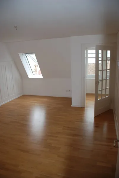 Charmante 3.5-Zimmer-Dachwohnung mit Seeblick in Rorschach - Photo 2