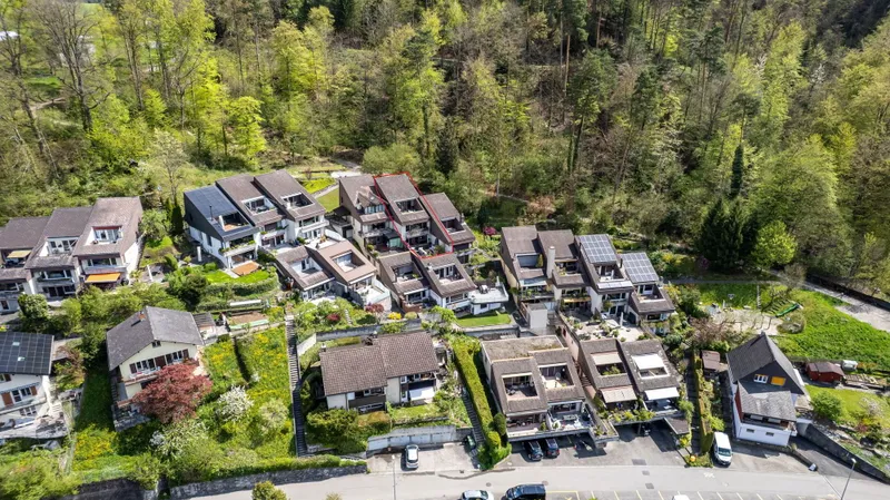 Zu verkaufen in Steffisburg: 5.5-Zimmer Reihenhaus mit hoher Privatsphäre - Photo 2