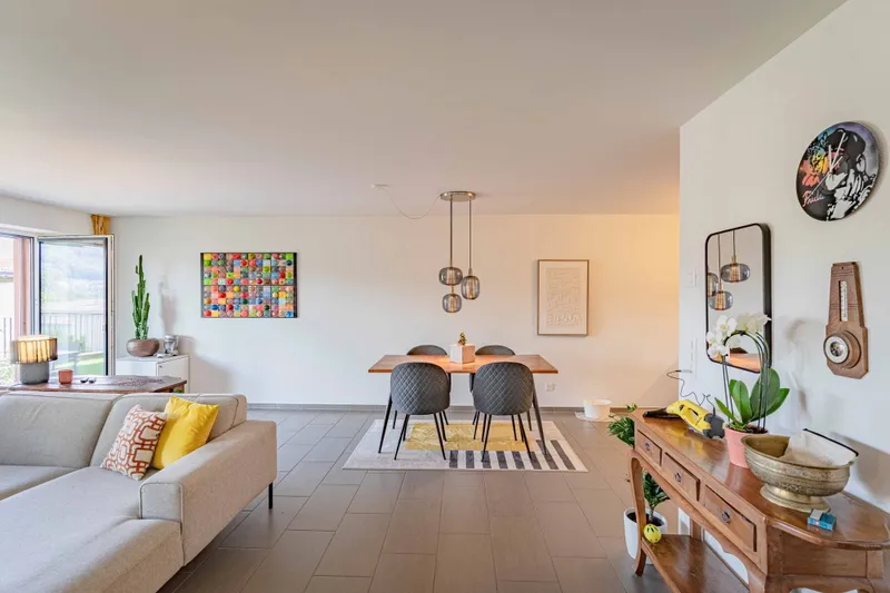APARTMENT WITH AN 85-SQUARE-METER TERRACE NEAR LAKE HALLWIL - Photo 4