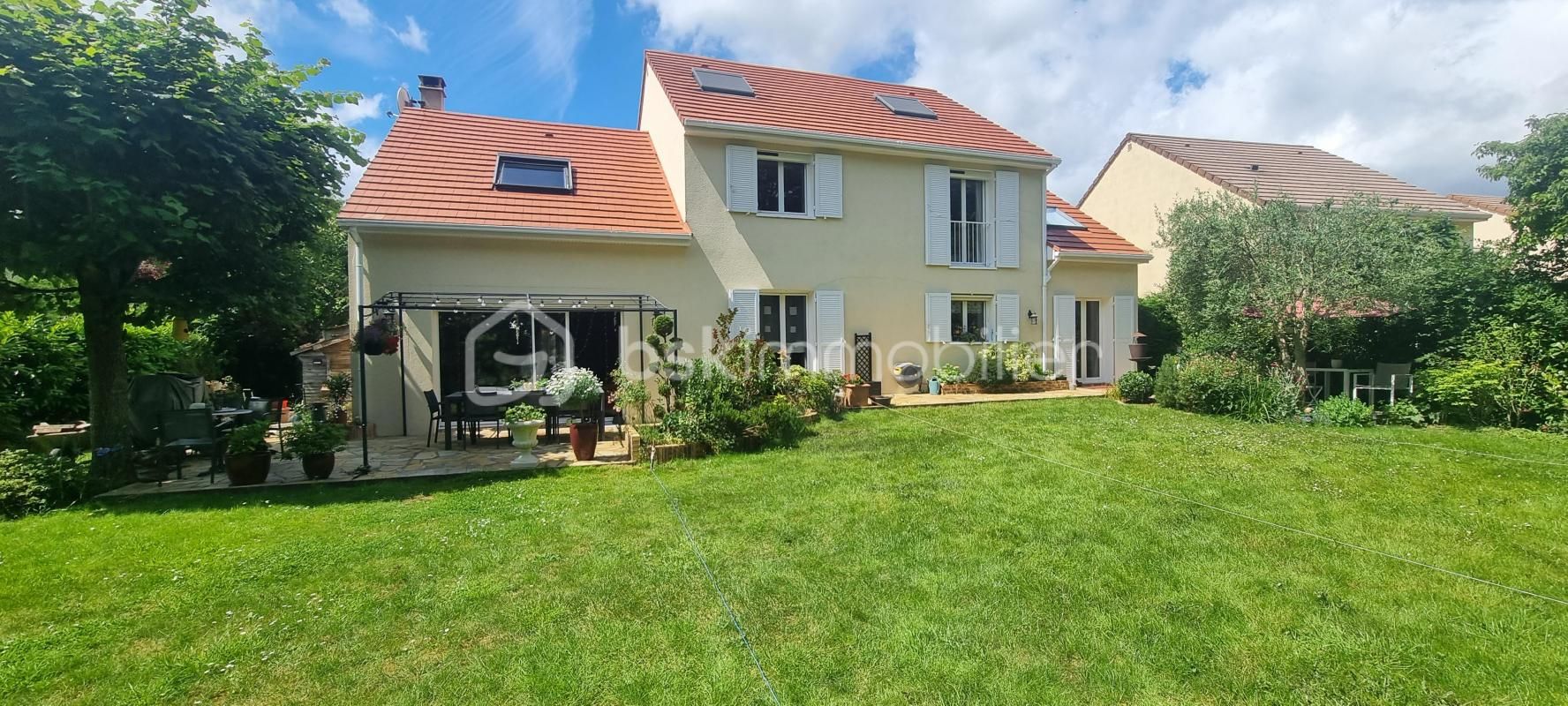 Maison - villa - 247 m2 - 5 chambres - terrain 822 m2 - Golf St Germain