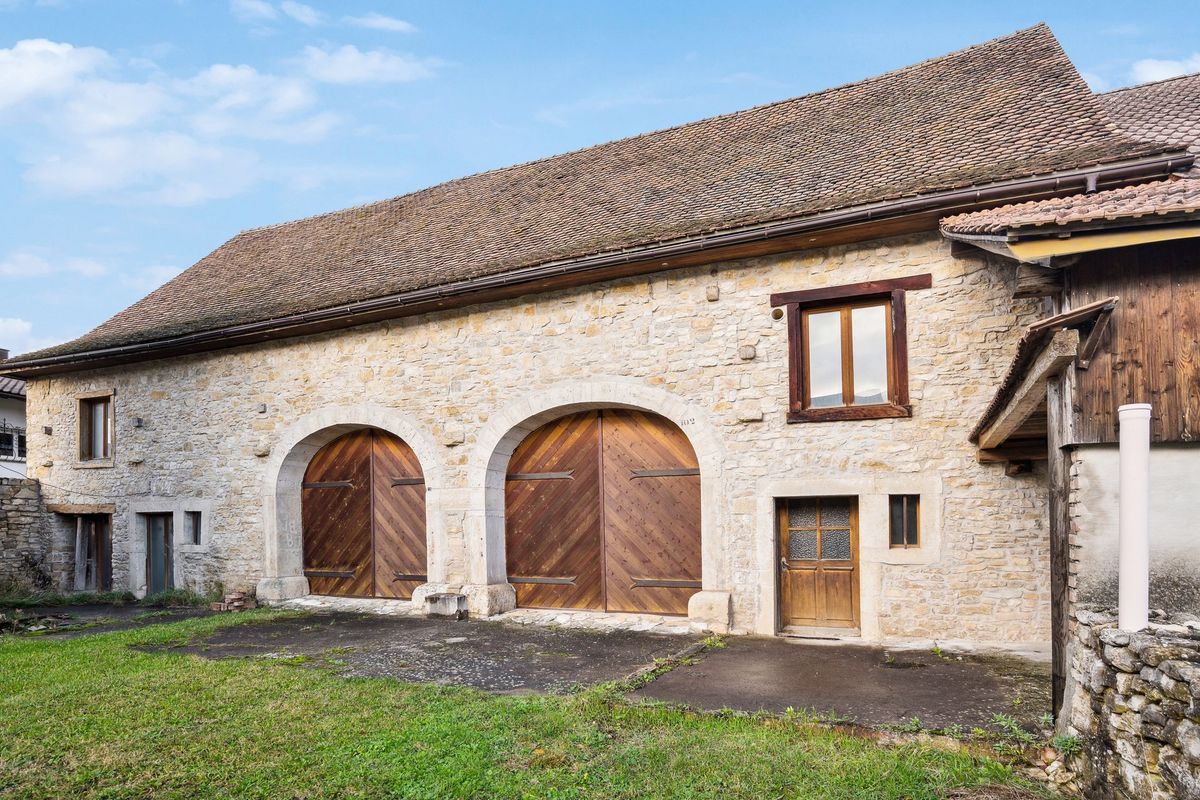 Maison villageoise à transformer avec beau potentiel