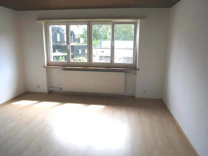 Weiträumige und helle 2.5 Zimmerwohnung zu vermieten - Photo 4