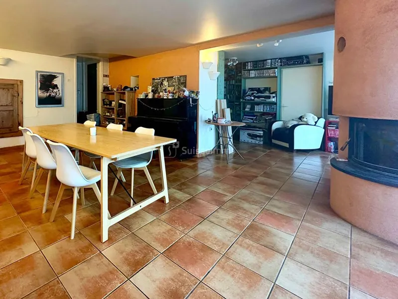 Maison de caractère avec jardin clos et garage - Photo 5