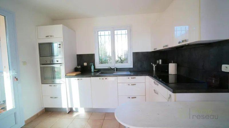 Villa - Photo 3