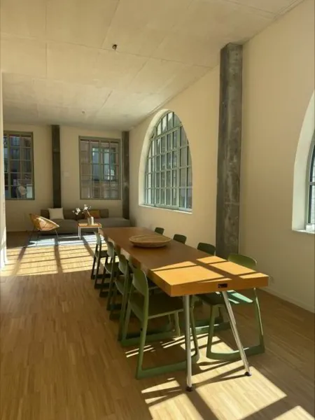Einzigartige Loftwohnung mit Bogenfenster und Dachterrasse - Photo 2