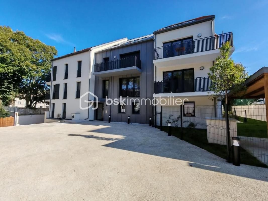 APPARTEMENT AVEC JARDIN