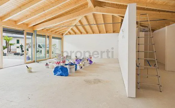Ampia Metratura, Palazzina Restaurata a Nuovo // Grosszügige Wohnfl... - Photo 2