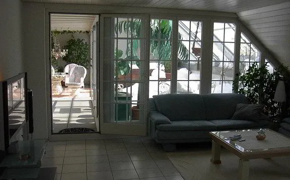 6-Zimmer Maisonette-Wohnung mit Wintergarten und schöner Terrasse - Photo 2