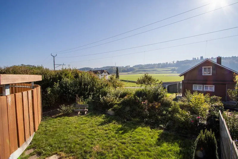 4.5-Zimmer Reiheneckhaus mit sonnigem Garten und Gestaltungspotenzial - Photo 3