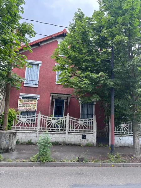 Exclusivité Guy Hoquet : Maison de ville avec extérieur et box à Montreuil - Photo 3