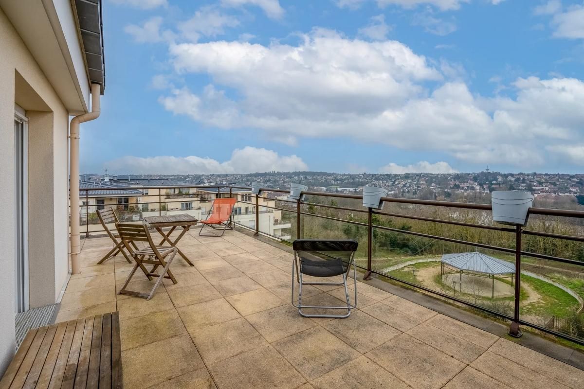 Appartement lumineux de 104m2 avec 75m2 de terrasse et parking à Corbeil-Essonnes